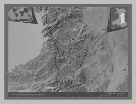 Téléchargez les photos : Powys, région du Pays de Galles - Grande-Bretagne. Carte d'altitude en niveaux de gris avec lacs et rivières. Emplacements et noms des grandes villes de la région. Corner cartes de localisation auxiliaires - en image libre de droit