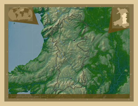 Téléchargez les photos : Powys, région du Pays de Galles - Grande-Bretagne. Carte d'altitude colorée avec lacs et rivières. Emplacements des grandes villes de la région. Corner cartes de localisation auxiliaires - en image libre de droit