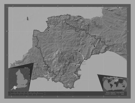Téléchargez les photos : Devon, comté administratif d'Angleterre - Grande-Bretagne. Carte d'altitude de Bilevel avec lacs et rivières. Emplacements et noms des grandes villes de la région. Corner cartes de localisation auxiliaires - en image libre de droit