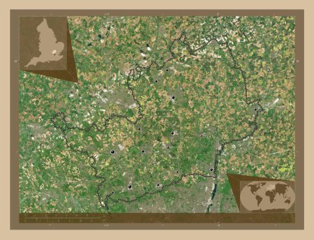 Téléchargez les photos : Hertfordshire, comté administratif d'Angleterre - Grande-Bretagne. Carte satellite basse résolution. Emplacements des grandes villes de la région. Corner cartes de localisation auxiliaires - en image libre de droit