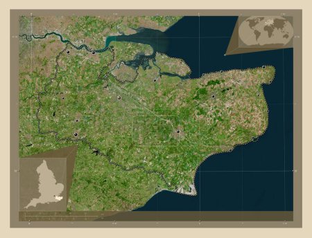 Téléchargez les photos : Kent, comté administratif d'Angleterre - Grande-Bretagne. Carte satellite haute résolution. Emplacements des grandes villes de la région. Corner cartes de localisation auxiliaires - en image libre de droit