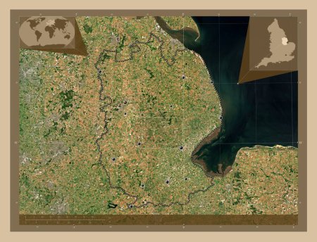 Téléchargez les photos : Lincolnshire, comté administratif d'Angleterre - Grande-Bretagne. Carte satellite basse résolution. Emplacements des grandes villes de la région. Corner cartes de localisation auxiliaires - en image libre de droit