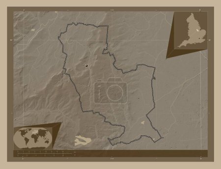 Téléchargez les photos : South Kesteven, district non métropolitain d'Angleterre - Grande-Bretagne. Carte d'altitude colorée dans des tons sépia avec des lacs et des rivières. Corner cartes de localisation auxiliaires - en image libre de droit