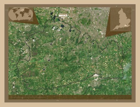 Foto de Surrey, condado administrativo de Inglaterra - Gran Bretaña. Mapa satelital de baja resolución. Ubicaciones de las principales ciudades de la región. Mapas de ubicación auxiliares de esquina - Imagen libre de derechos