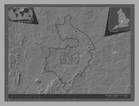 Téléchargez les photos : Warwickshire, comté administratif d'Angleterre - Grande-Bretagne. Carte d'altitude de Bilevel avec lacs et rivières. Emplacements et noms des grandes villes de la région. Corner cartes de localisation auxiliaires - en image libre de droit