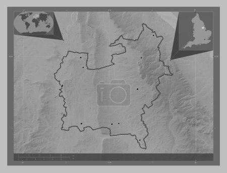 Téléchargez les photos : West Lindsey, district non métropolitain d'Angleterre - Grande-Bretagne. Carte d'altitude en niveaux de gris avec lacs et rivières. Emplacements des grandes villes de la région. Corner cartes de localisation auxiliaires - en image libre de droit