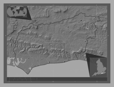 Téléchargez les photos : West Sussex, comté administratif d'Angleterre - Grande-Bretagne. Carte d'altitude de Bilevel avec lacs et rivières. Emplacements des grandes villes de la région. Corner cartes de localisation auxiliaires - en image libre de droit
