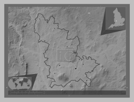 Foto de Wychavon, distrito no metropolitano de Inglaterra Gran Bretaña. Mapa de elevación a escala de grises con lagos y ríos. Ubicaciones de las principales ciudades de la región. Mapas de ubicación auxiliares de esquina - Imagen libre de derechos