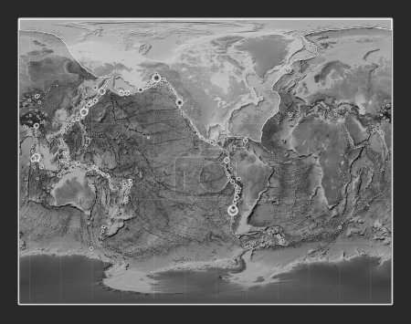 Téléchargez les photos : North American tectonic plate on the grayscale elevation map in the Gall Projection stéréographique centrée sur la méridienne. Lieux des tremblements de terre de plus de 6,5 magnitude enregistrés depuis le début du 17ème siècle - en image libre de droit