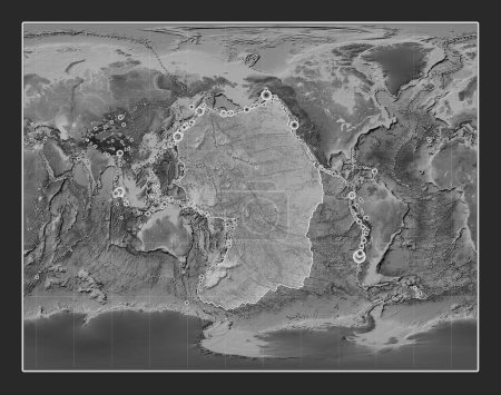 Foto de Placa tectónica del Pacífico en el mapa de elevación a escala de grises en la Gall Proyección estereográfica centrada meridionalmente. Localizaciones de terremotos de magnitud superior a 6,5 registradas desde principios del siglo XVII - Imagen libre de derechos