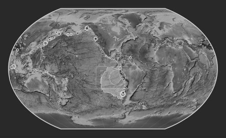 Foto de Placa tectónica de Nazca en el mapa de elevación a escala de grises en la proyección de Kavrayskiy VII centrada meridionalmente. Localizaciones de terremotos de magnitud superior a 6,5 registradas desde principios del siglo XVII - Imagen libre de derechos
