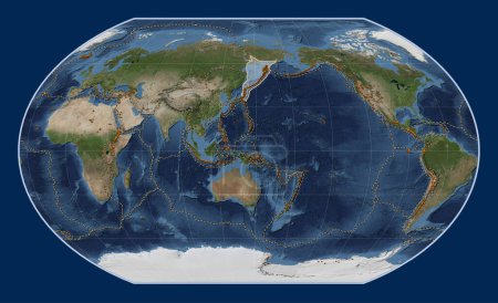 Téléchargez les photos : Plaque tectonique Okhotsk sur la carte satellite Blue Marble dans la projection Kavrayskiy VII centrée méridionale. Distribution des volcans connus - en image libre de droit