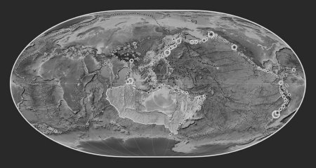 Téléchargez les photos : Plaque tectonique australienne sur la carte d'altitude en niveaux de gris dans la projection de Loximuthal centrée méridionale. Lieux des tremblements de terre de plus de 6,5 magnitude enregistrés depuis le début du 17ème siècle - en image libre de droit