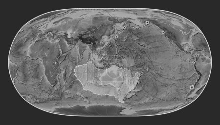 Téléchargez les photos : Plaque tectonique australienne sur la carte d'altitude en niveaux de gris dans la projection Natural Earth II centrée méridionale. Lieux des tremblements de terre de plus de 6,5 magnitude enregistrés depuis le début du 17ème siècle - en image libre de droit
