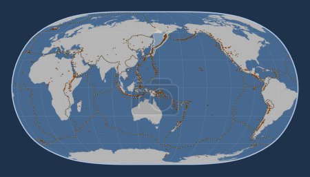 Téléchargez les photos : Plaque tectonique Okhotsk sur la carte de contour solide dans la projection Natural Earth II centrée méridionale. Distribution des volcans connus - en image libre de droit