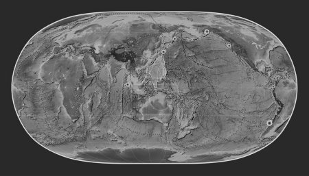Téléchargez les photos : Plaque tectonique de la mer des Philippines sur la carte d'altitude en niveaux de gris dans la projection Natural Earth II centrée méridionale. Lieux des tremblements de terre de plus de 6,5 magnitude enregistrés depuis le début du 17ème siècle - en image libre de droit