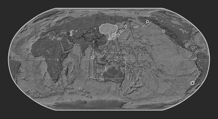 Téléchargez les photos : Plaque tectonique d'Amour sur la carte d'élévation bilevel dans la projection Robinson centrée méridionale. Lieux des tremblements de terre de plus de 6,5 magnitude enregistrés depuis le début du 17ème siècle - en image libre de droit