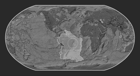 Téléchargez les photos : Plaque tectonique sud-américaine sur la carte de l'élévation bilevel dans la projection Robinson centrée méridionale. Lieux des tremblements de terre de plus de 6,5 magnitude enregistrés depuis le début du 17ème siècle - en image libre de droit