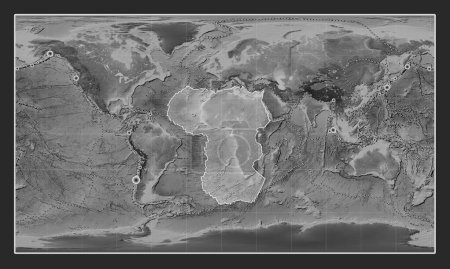 Téléchargez les photos : Plaque tectonique africaine sur la carte d'élévation en niveaux de gris dans la projection cylindrique de Patterson centrée méridionale. Lieux des tremblements de terre de plus de 6,5 magnitude enregistrés depuis le début du 17ème siècle - en image libre de droit