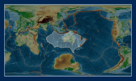 Téléchargez les photos : Plaque tectonique australienne sur la carte physique de l'altitude dans la projection oblique cylindrique de Patterson centrée méridionale et latitudinale. Distribution des volcans connus - en image libre de droit
