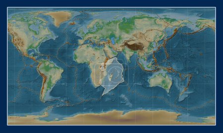 Téléchargez les photos : Plaque tectonique somalienne sur la carte physique de l'altitude dans la projection cylindrique de Patterson centrée méridionale. Distribution des volcans connus - en image libre de droit