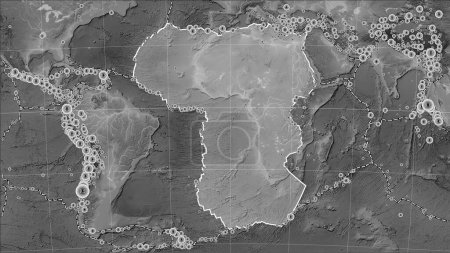 Téléchargez les photos : Emplacements des tremblements de terre à proximité de la plaque tectonique africaine de plus de magnitude 6,5 enregistrés depuis le début du XVIIe siècle sur la carte d'élévation en niveaux de gris dans la projection cylindrique (oblique) de Patterson - en image libre de droit