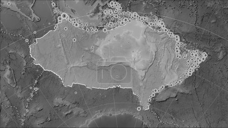 Téléchargez les photos : Emplacements des tremblements de terre à proximité de la plaque tectonique australienne de plus de magnitude 6,5 enregistrés depuis le début du XVIIe siècle sur la carte d'élévation en niveaux de gris dans la projection cylindrique (oblique) de Patterson - en image libre de droit
