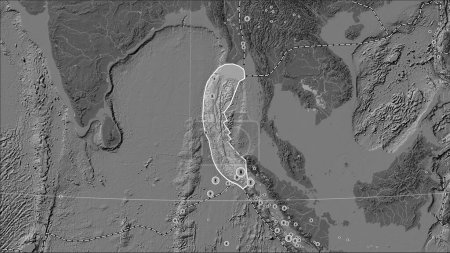 Foto de Ubicaciones de terremotos en las proximidades de la placa tectónica de Birmania de mayor magnitud 6.5 registradas desde principios del siglo XVII en el mapa de elevación bilevel en la proyección cilíndrica (oblicua) de Patterson - Imagen libre de derechos