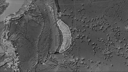 Téléchargez les photos : Limites des plaques tectoniques adjacentes à la plaque tectonique Mariana sur la carte d'élévation en niveaux de gris dans la projection cylindrique (oblique) Patterson - en image libre de droit