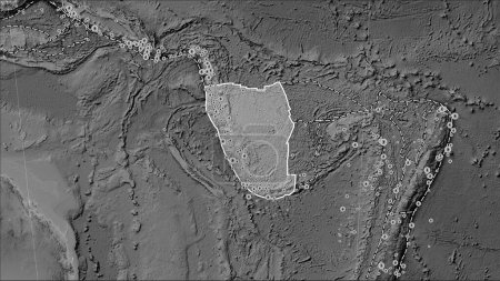 Téléchargez les photos : Limites des plaques tectoniques adjacentes à la plaque tectonique des Nouvelles Hébrides sur la carte d'élévation en niveaux de gris dans la projection cylindrique (oblique) de Patterson - en image libre de droit