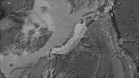 Téléchargez les photos : Limites des plaques tectoniques adjacentes à la plaque tectonique Okinawa sur la carte d'élévation en niveaux de gris dans la projection cylindrique (oblique) Patterson - en image libre de droit