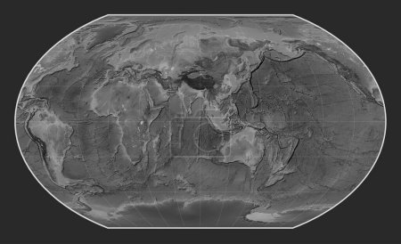 Téléchargez les photos : Carte de l'altitude mondiale en niveaux de gris dans la projection de Kavrayskiy VII centrée sur la 90e longitude est du méridien - en image libre de droit