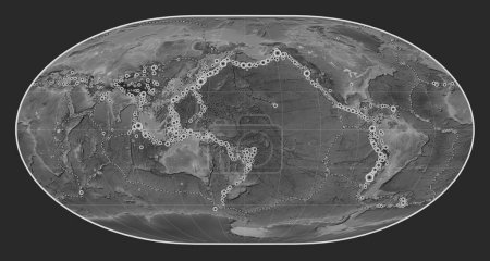 Foto de Ubicaciones de terremotos por encima de Richter 6.5 registradas desde principios del siglo XVII en el mapa de elevación a escala de grises mundial en la proyección Loximuthal centrada en la línea de fecha - Imagen libre de derechos