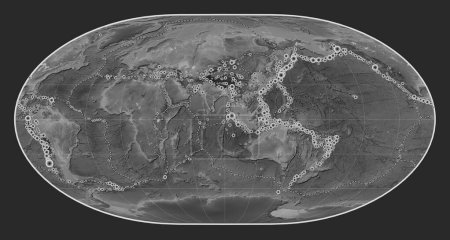 Foto de Ubicaciones de terremotos por encima de Richter 6.5 registradas desde principios del siglo XVII en el mapa de elevación a escala de grises del mundo en la proyección Loximuthal centrada en la longitud del meridiano 90 este - Imagen libre de derechos