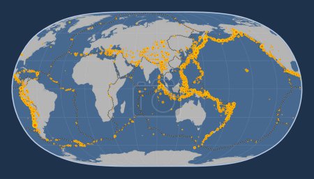 Foto de Ubicaciones de terremotos por encima de Richter 6.5 registradas desde principios del siglo XVII en el mapa del contorno sólido mundial en la proyección de la Tierra Natural II centrada en la longitud del meridiano 90 este - Imagen libre de derechos