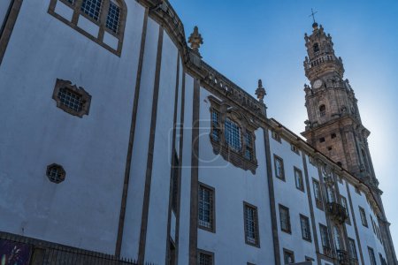 Foto de Torre Clerigos en la ciudad de Oporto en Portugal. Foto de alta calidad - Imagen libre de derechos
