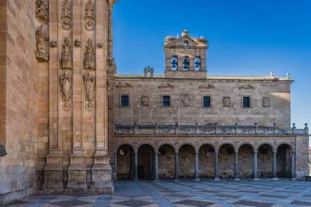 Téléchargez les photos : Couvent de San Esteban dans la ville de Salamanque, en Espagne. Photo de haute qualité - en image libre de droit