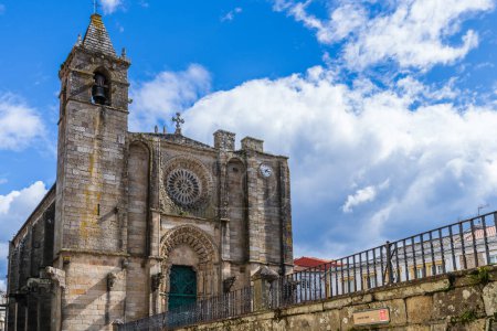 Foto de Iglesia de San Martino en la ciudad de Noia, en Coruña, Galicia, España. Foto de alta calidad - Imagen libre de derechos