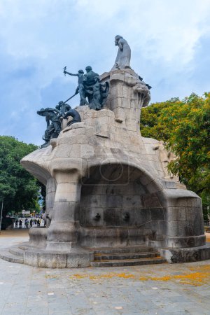 Foto de Barcelona, España, 13 de junio de 2023. Monumento a Bartomeu Robert en la Plaza de Tetuán de Barcelona. Foto de alta calidad - Imagen libre de derechos
