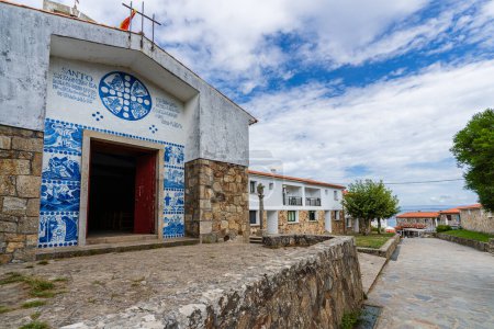Téléchargez les photos : Ons Island, Pontevedra, Espagne, 7 septembre 2023. Église d'Ons Island, à Pontevedra, Galice. Photo de haute qualité - en image libre de droit