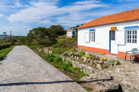 Téléchargez les photos : Ons Island, Pontevedra, Espagne, 7 septembre 2023. Petites maisons sur l'île Ons, à Pontevedra, Galice. Photo de haute qualité - en image libre de droit