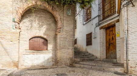 Foto de Granada, España, 7 de febrero de 2024. Aljibe de Trillo en el barrio del Albaicín en Granada, España. Foto de alta calidad - Imagen libre de derechos
