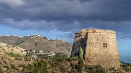 Torreon de Taramay in der Stadt Almunecar in Granada, Andalusien, Spanien. Hochwertiges Foto