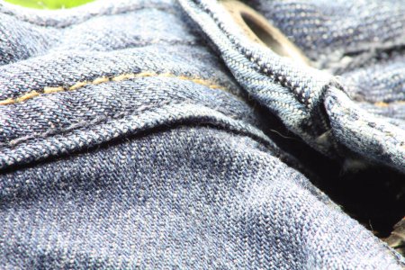 Téléchargez les photos : Gros plan sur les jeans bleus et les détails en denim. - en image libre de droit