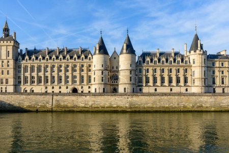 This landscape photo was taken, in Europe, in France, in ile de France, in Paris, on the banks of the Seine, in summer. We see La Conciergerie on the ile de la Cite, under the Sun.