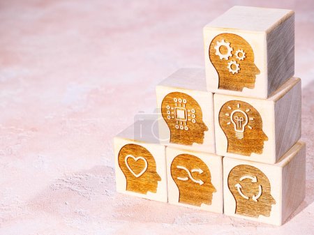Symboles de compétences de puissance douce sur cubes en bois comme concept de nouvelle forme de gestion