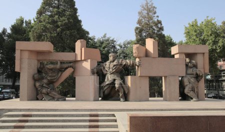 Téléchargez les photos : Monument à Sadriddin Aini à Douchanbé - en image libre de droit