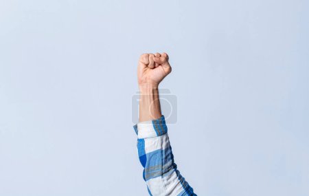 Photo for Hand gesturing the letter S in sign language on an isolated background. Man's hand gesturing the letter S of the alphabet isolated. Letter S of the alphabet in sign language - Royalty Free Image