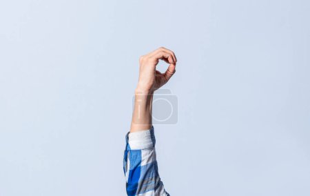 Photo for Hand gesturing the letter O in sign language on an isolated background. Man's hand gesturing the letter O of the alphabet isolated. Letter O of the alphabet in sign language - Royalty Free Image
