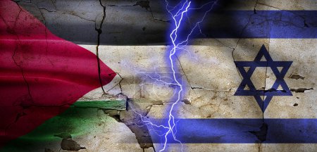 Téléchargez les photos : Palestine vs Israël drapeau sur le mur fissuré. Israël et Palestine concept de guerre - en image libre de droit